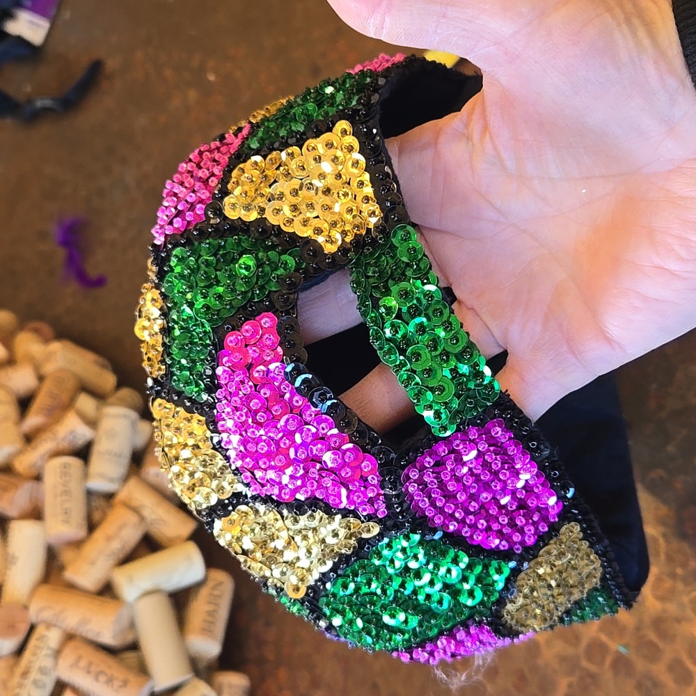 Mardi Gras hat - Picture 3 of 7